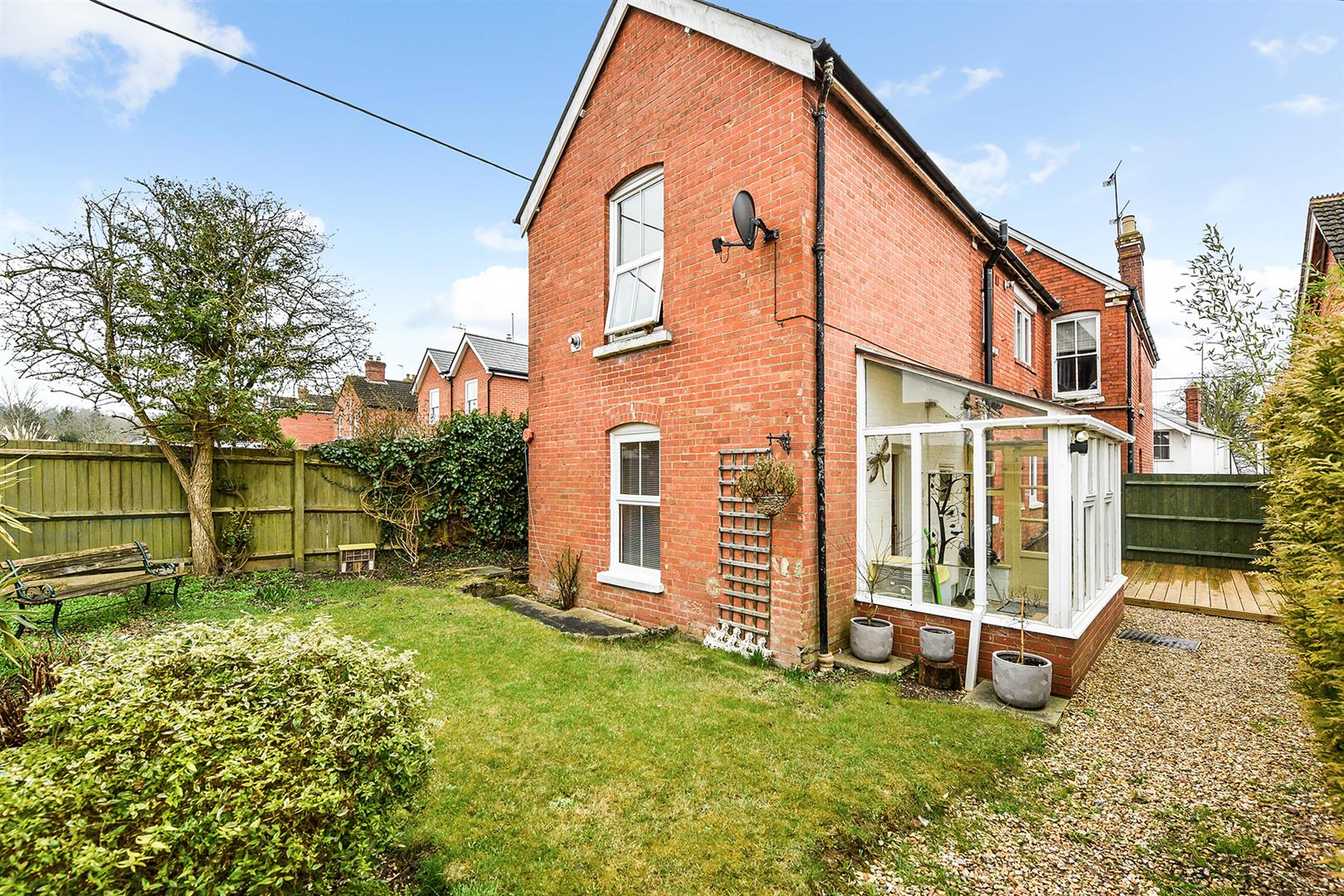 2 bedroom Detached house For Sale