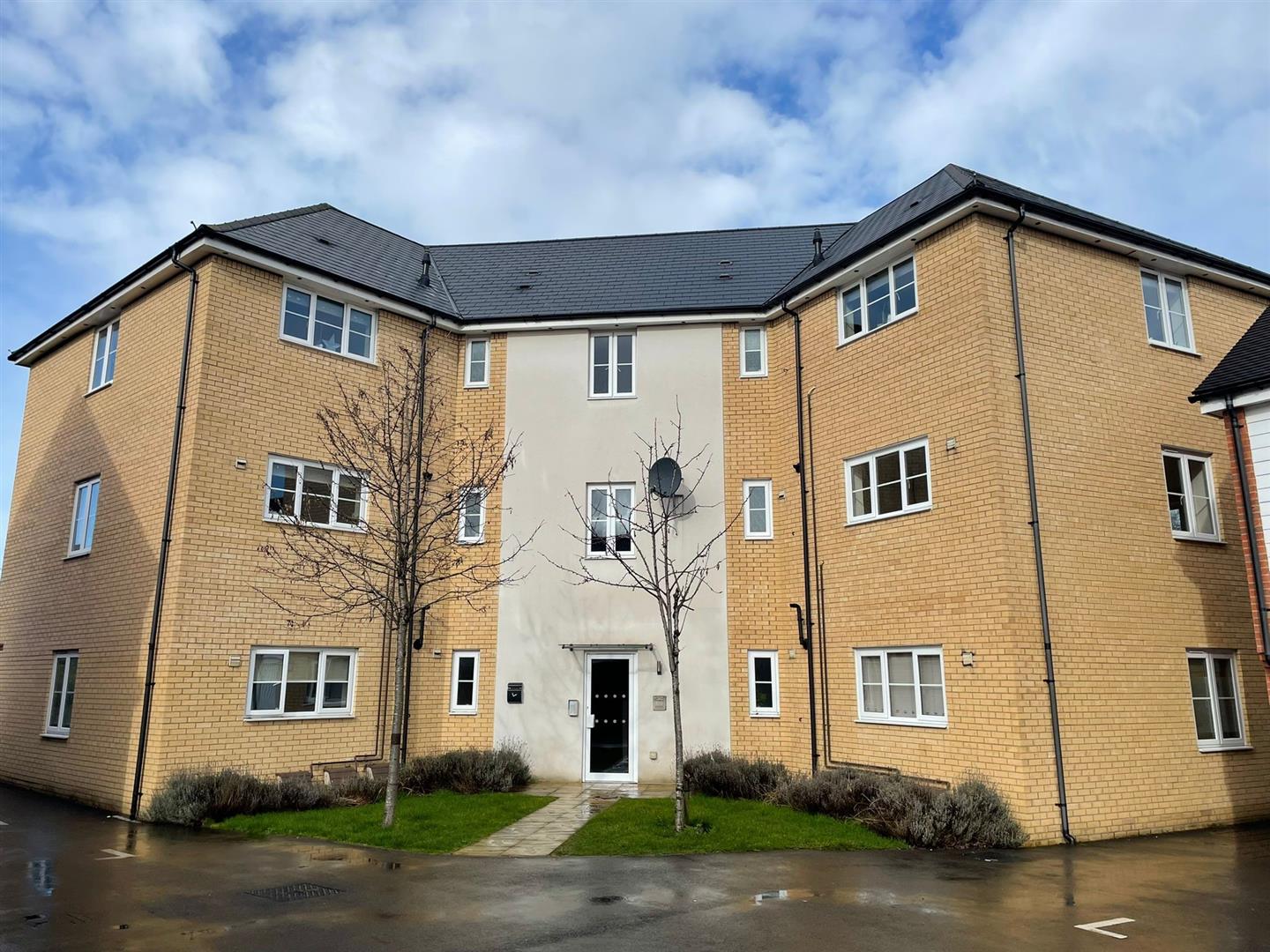 2 bedroom Flat To Let