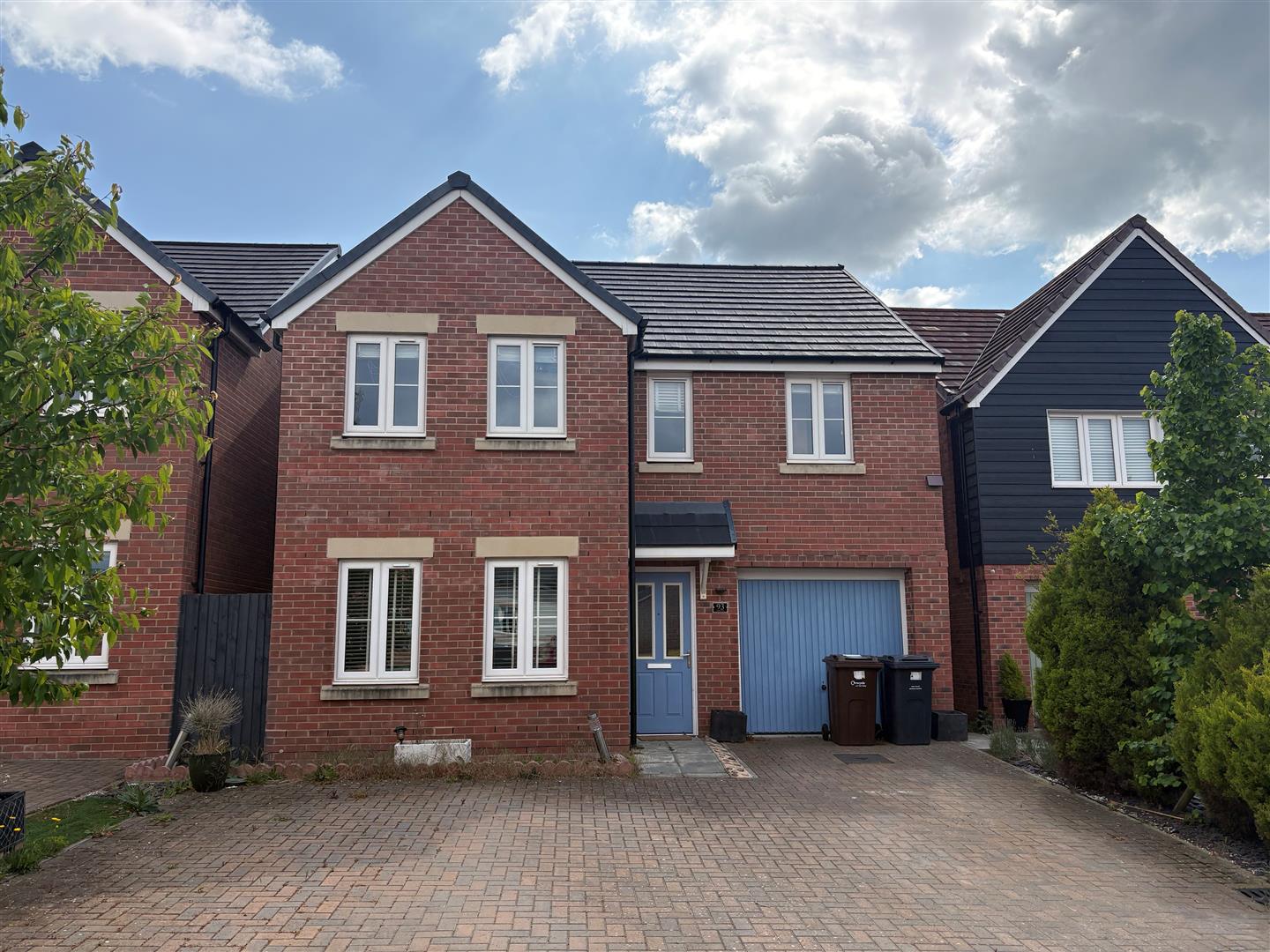 4 bedroom Detached house To Let