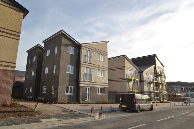 2 bedroom Flat To Let