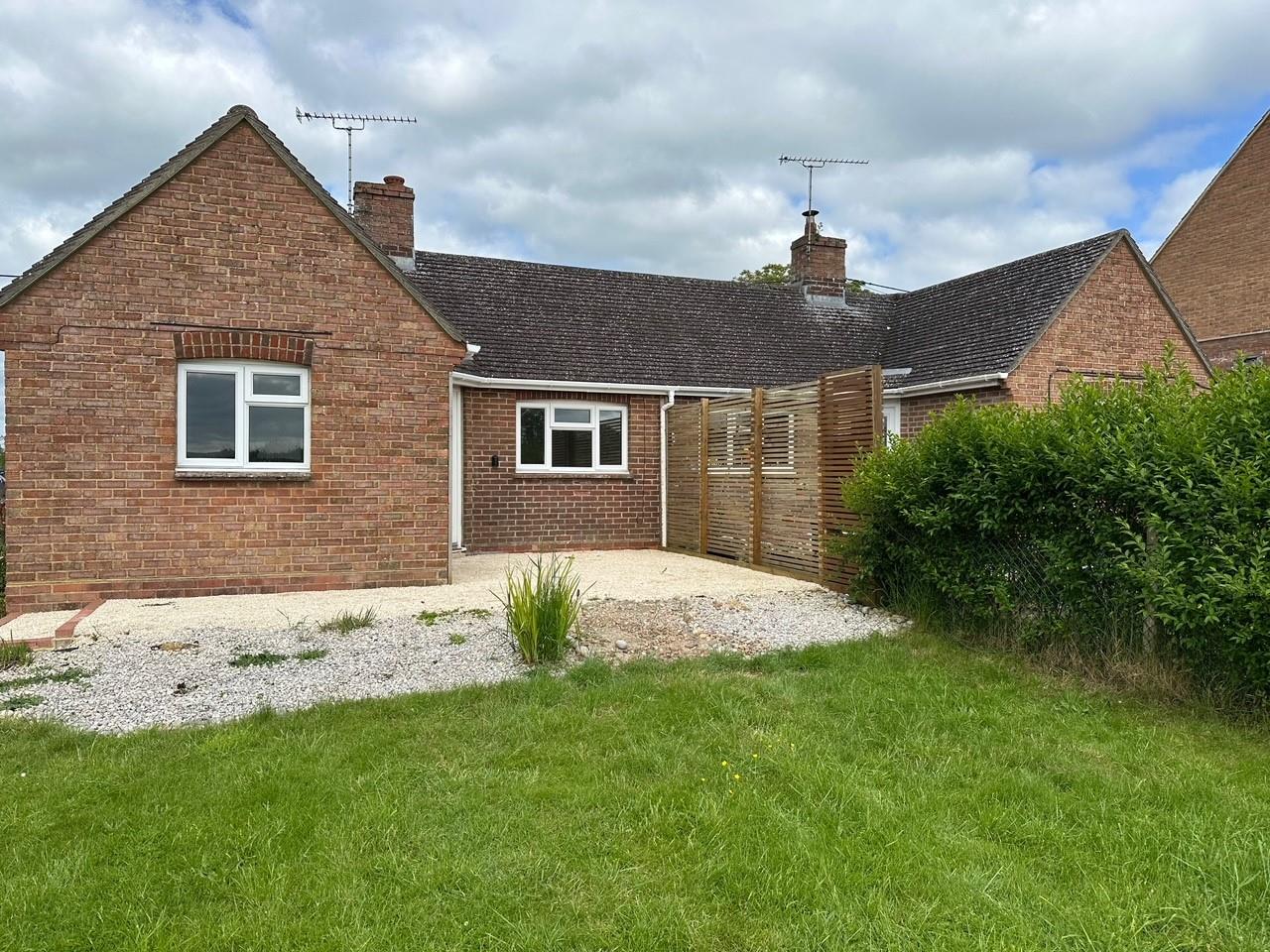 1 bedroom Detached bungalow To Let
