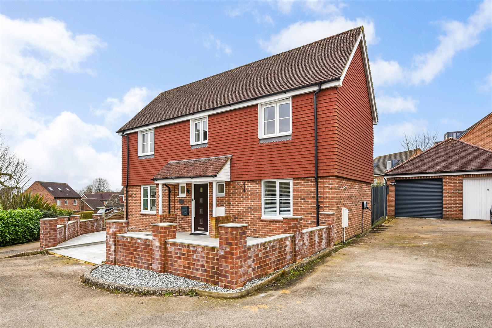 4 bedroom Detached house To Let