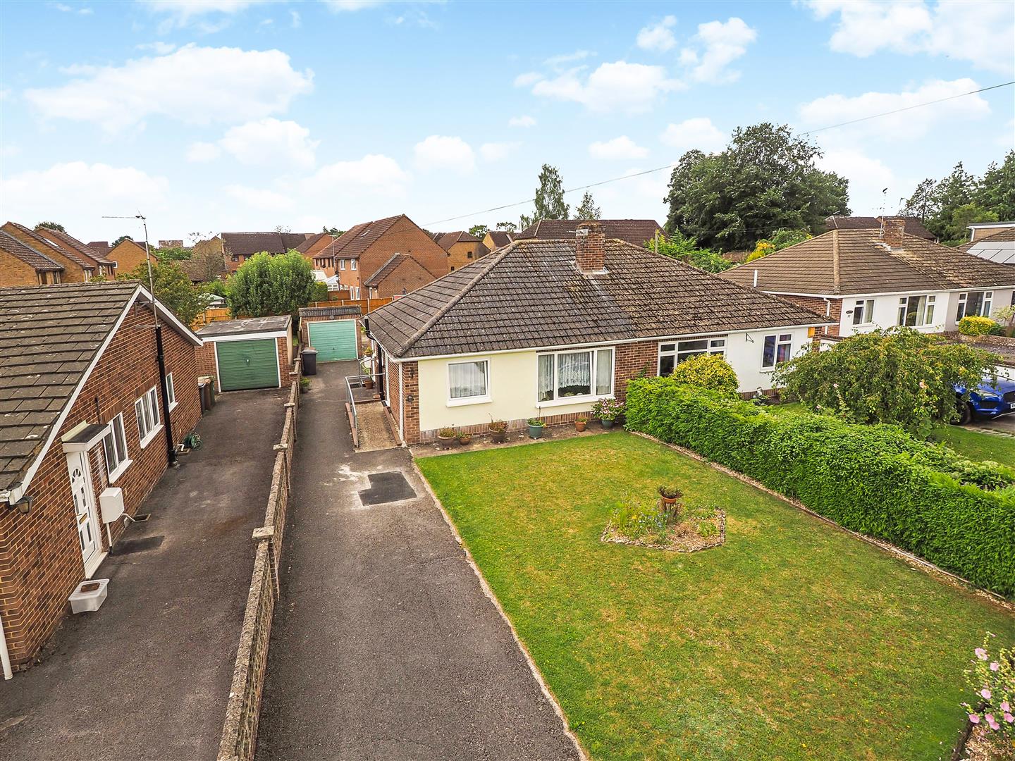 2 bedroom Detached bungalow For Sale
