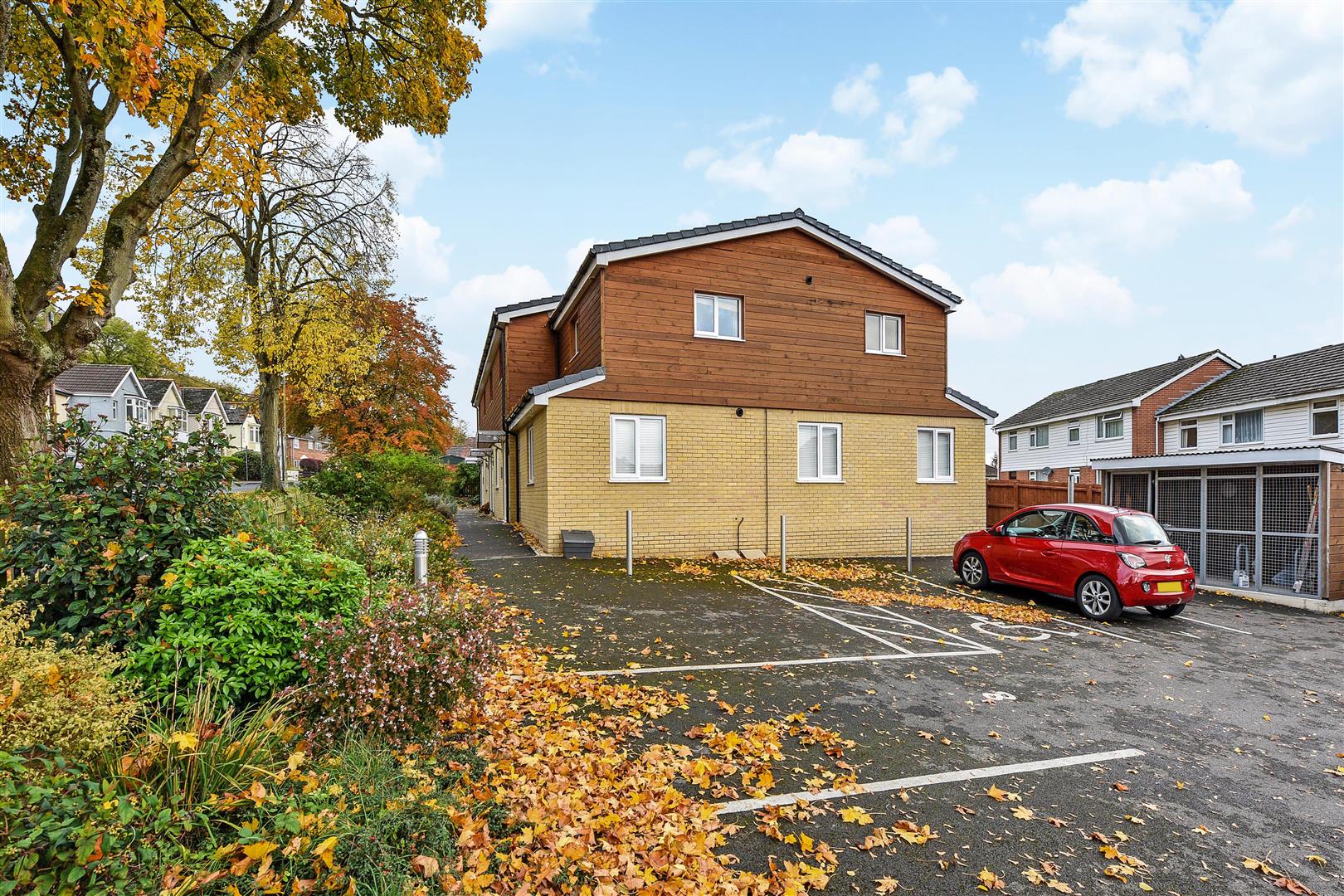 2 bedroom Flat For Sale