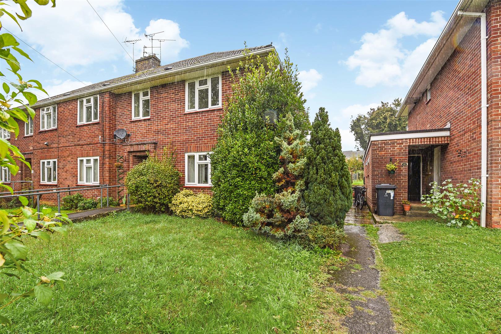 3 bedroom Flat For Sale
