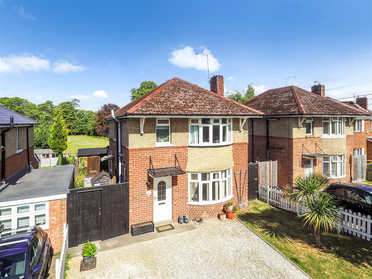 3 bedroom Detached house Under Offer