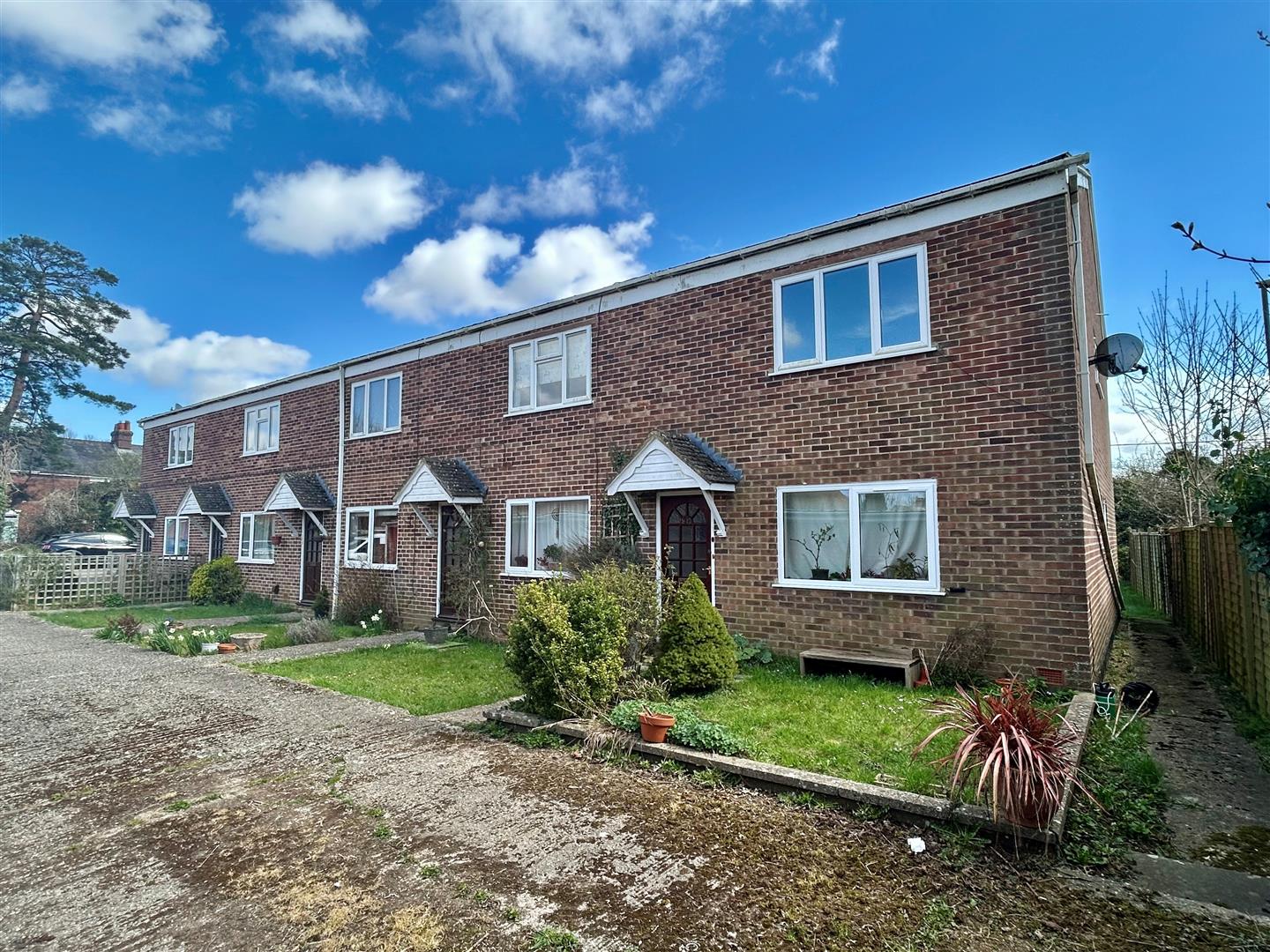 2 bedroom Flat To Let