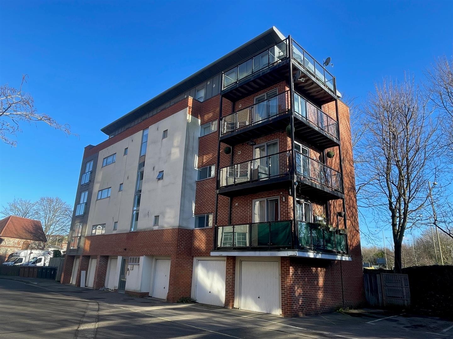1 bedroom Flat To Let