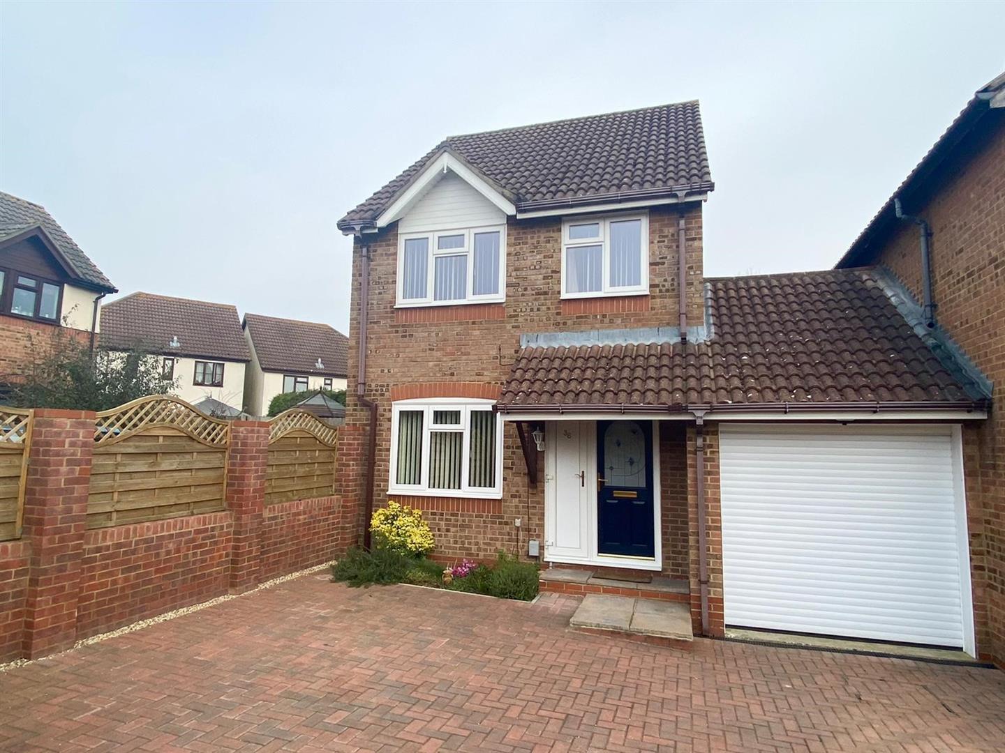 3 bedroom Link detached house To Let