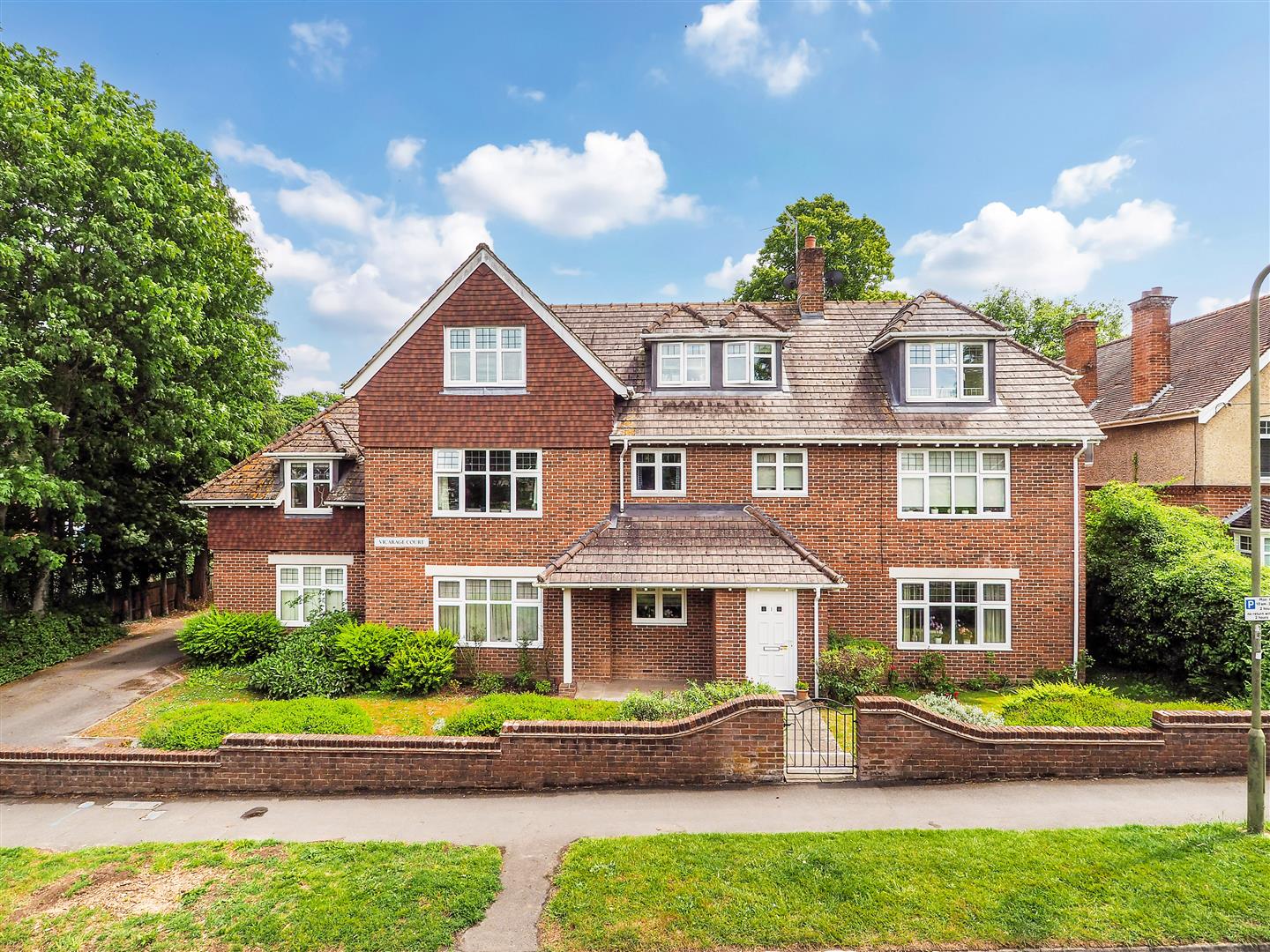 2 bedroom Flat For Sale