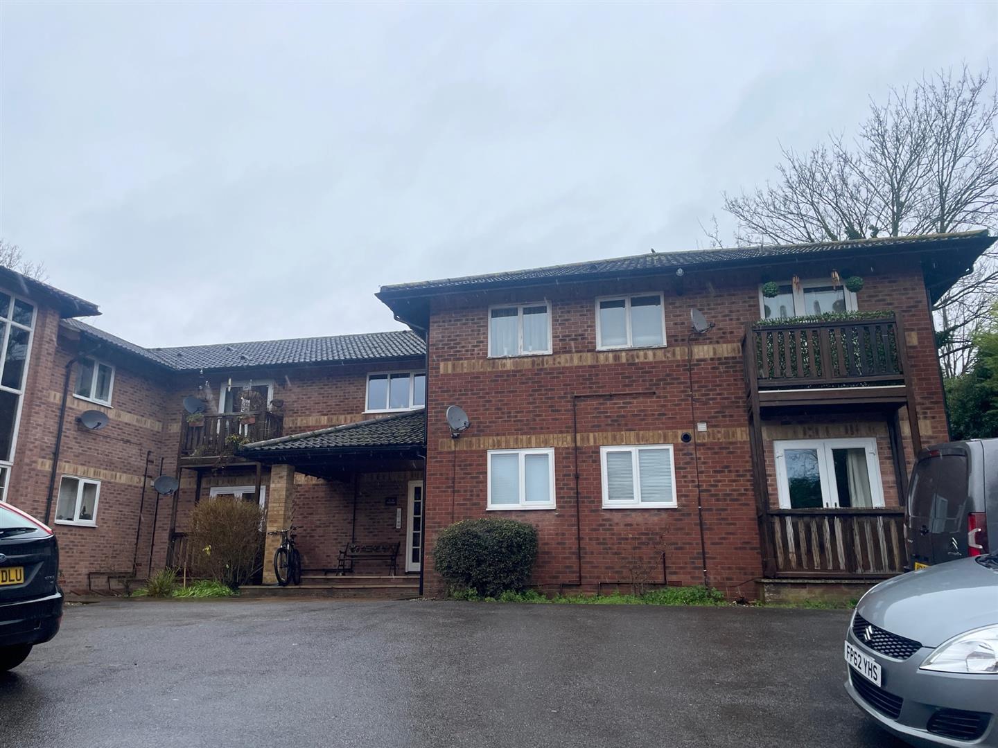 2 bedroom Flat To Let