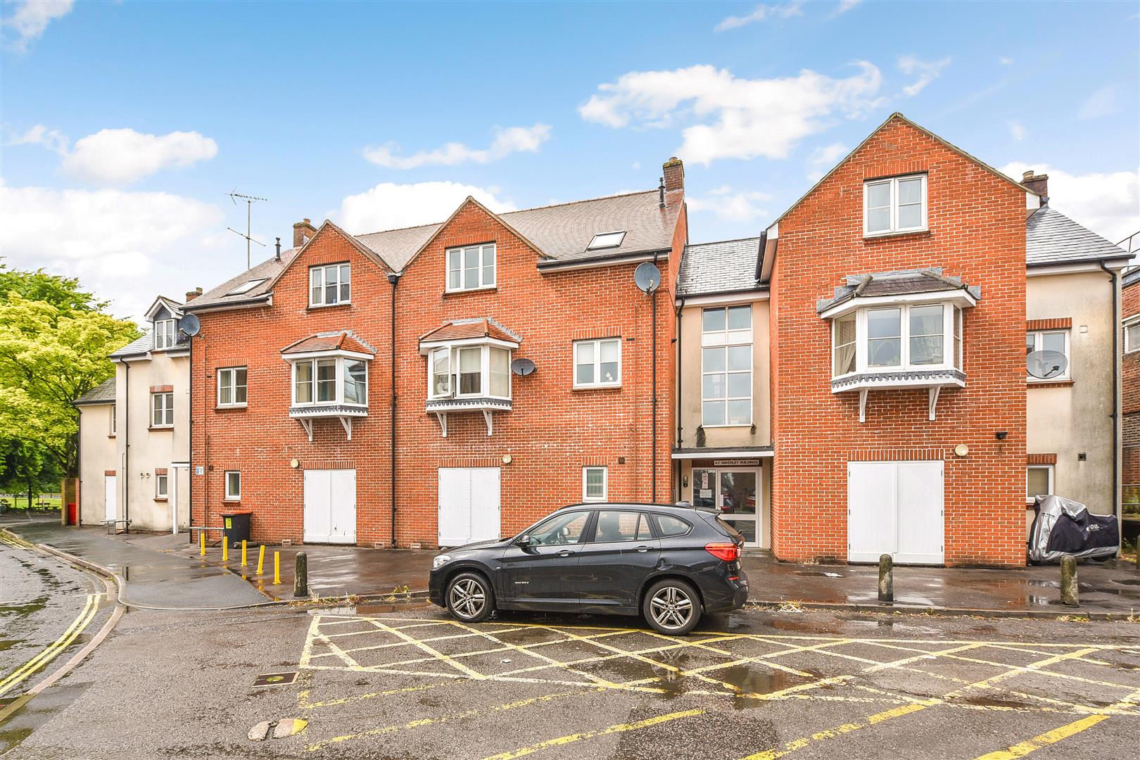 2 bedroom Flat To Let