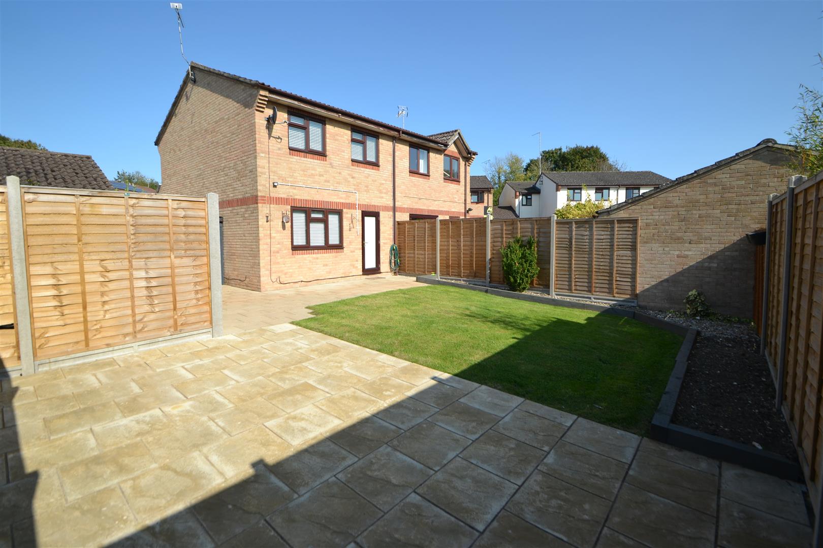 3 bedroom Semi-detached house To Let