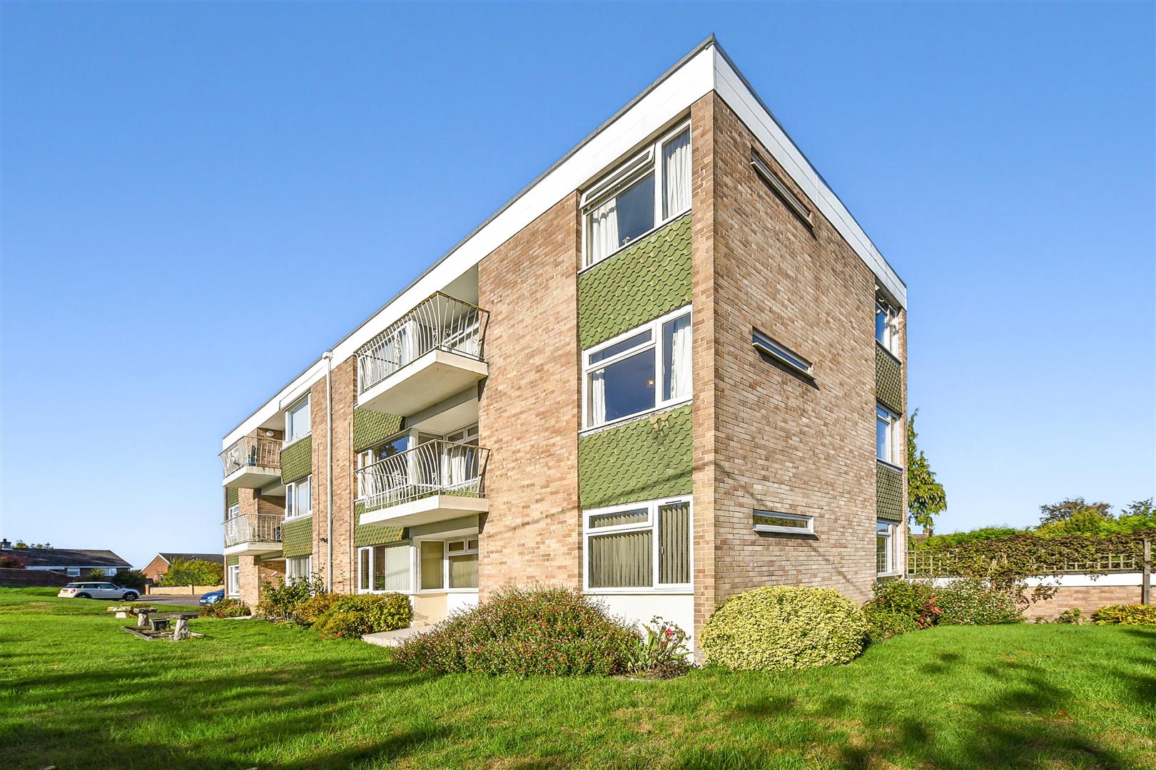 2 bedroom Flat Under Offer