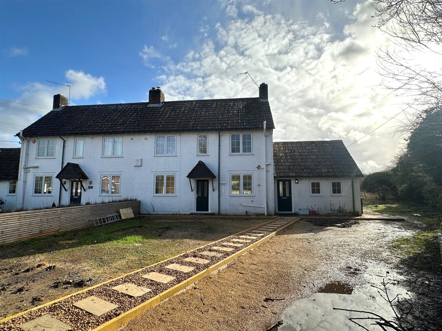 3 bedroom Semi-detached house To Let