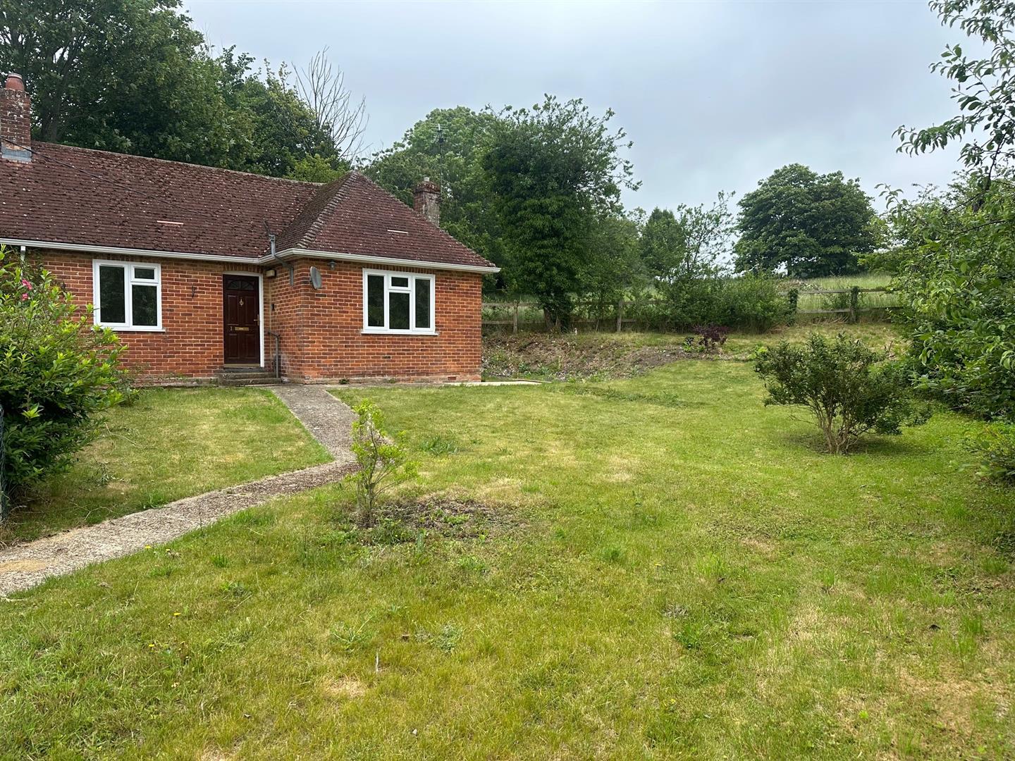 1 bedroom Detached bungalow To Let