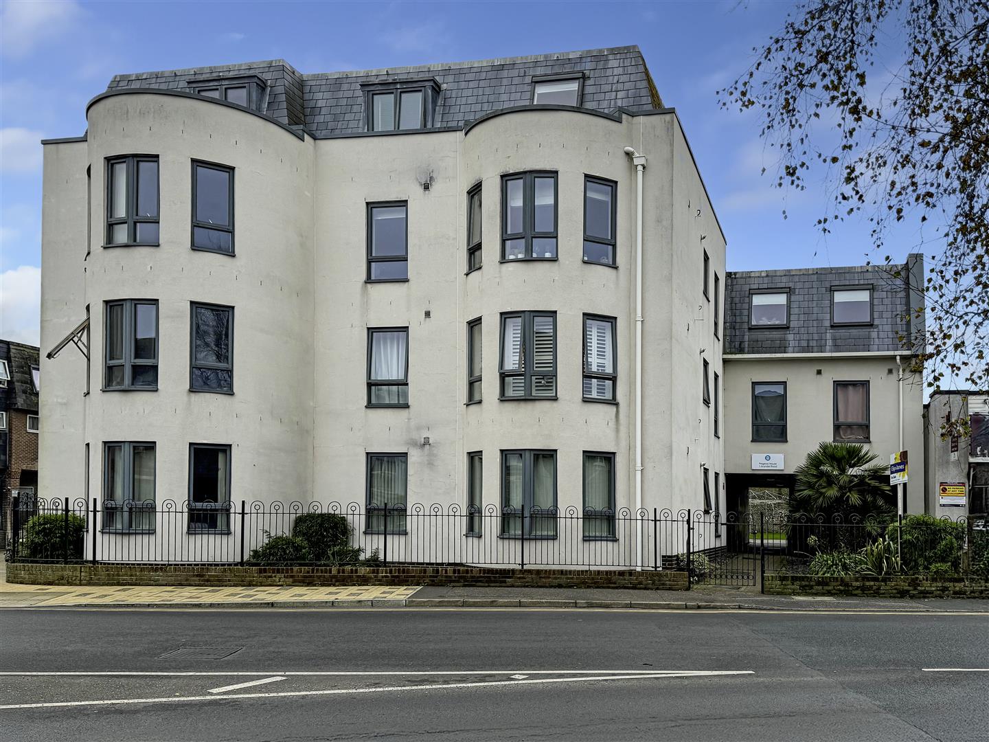 2 bedroom Apartment For Sale