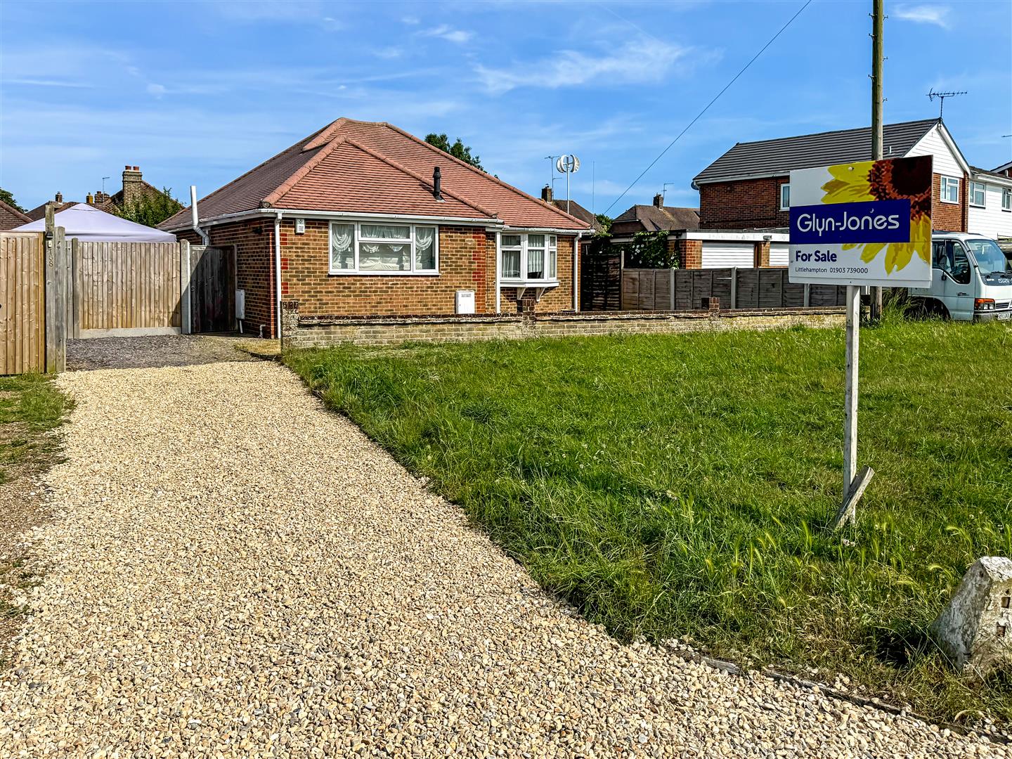 2 bedroom Detached bungalow For Sale