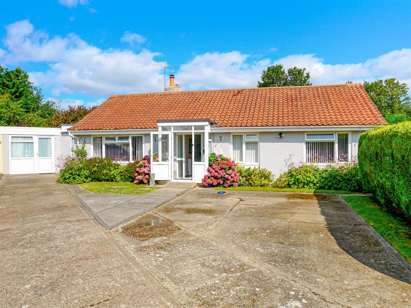 4 bedroom Detached bungalow For Sale