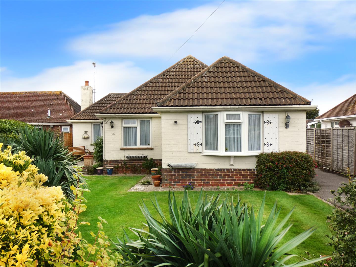 3 bedroom Detached bungalow For Sale