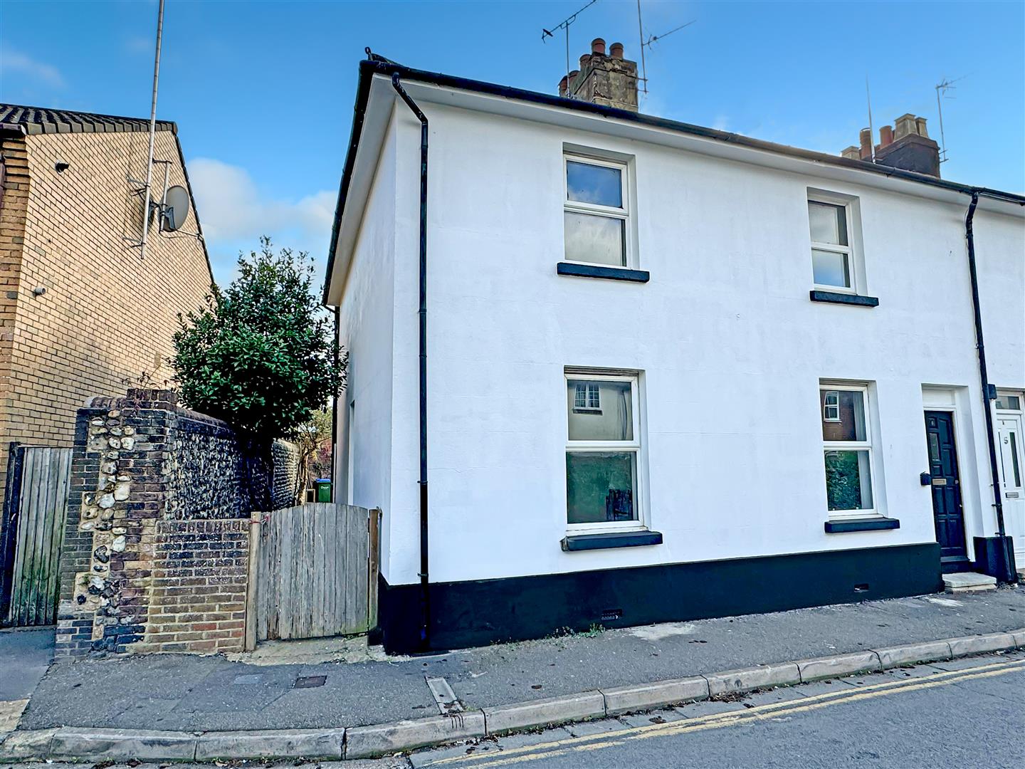 2 bedroom Cottage For Sale