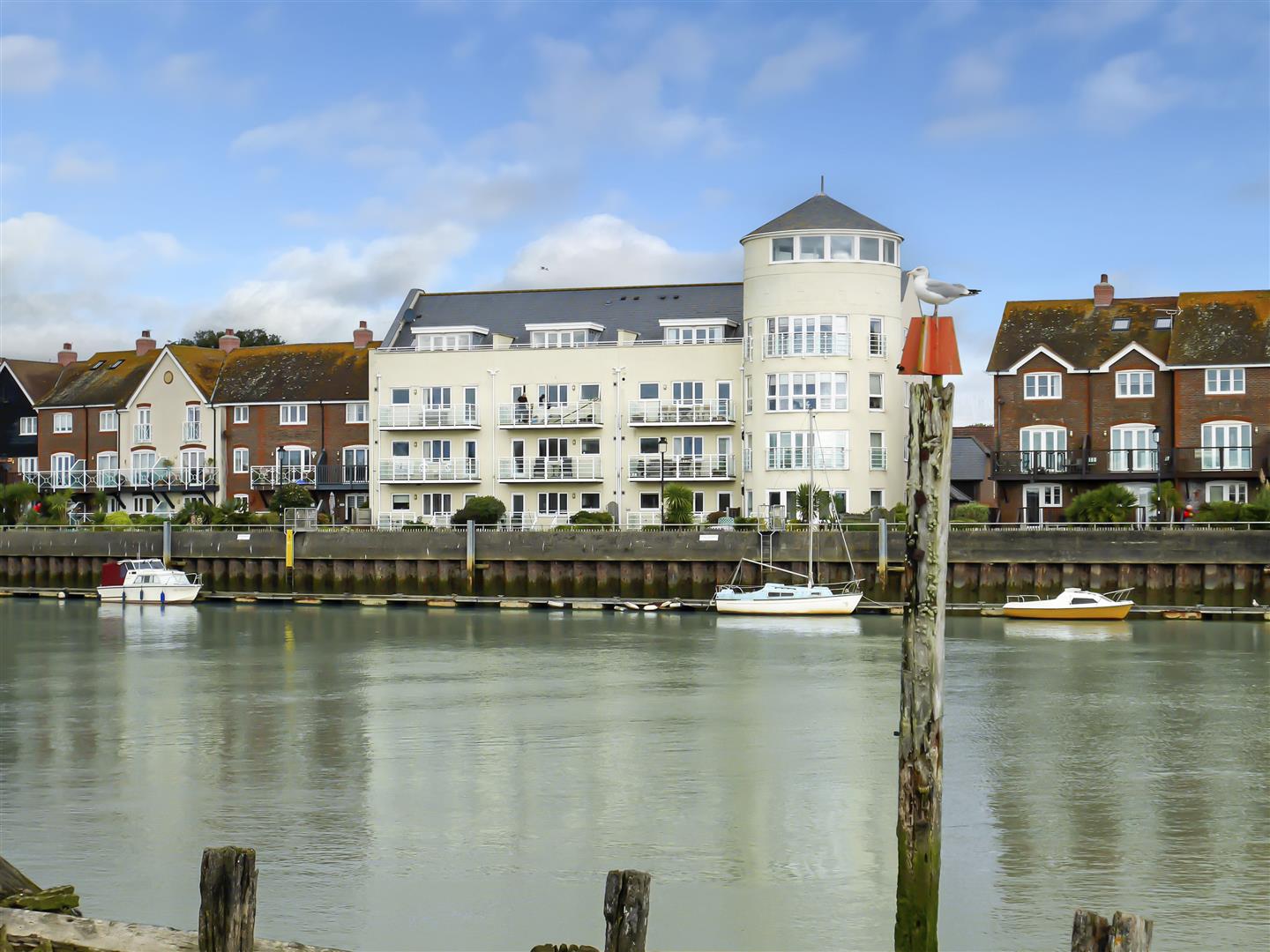 2 bedroom Apartment For Sale