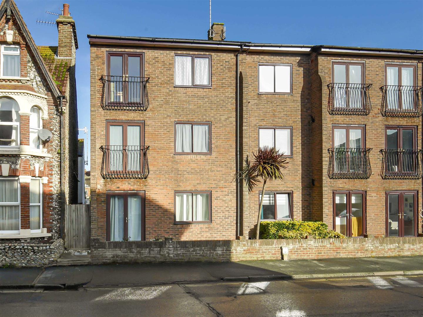 1 bedroom Apartment For Sale