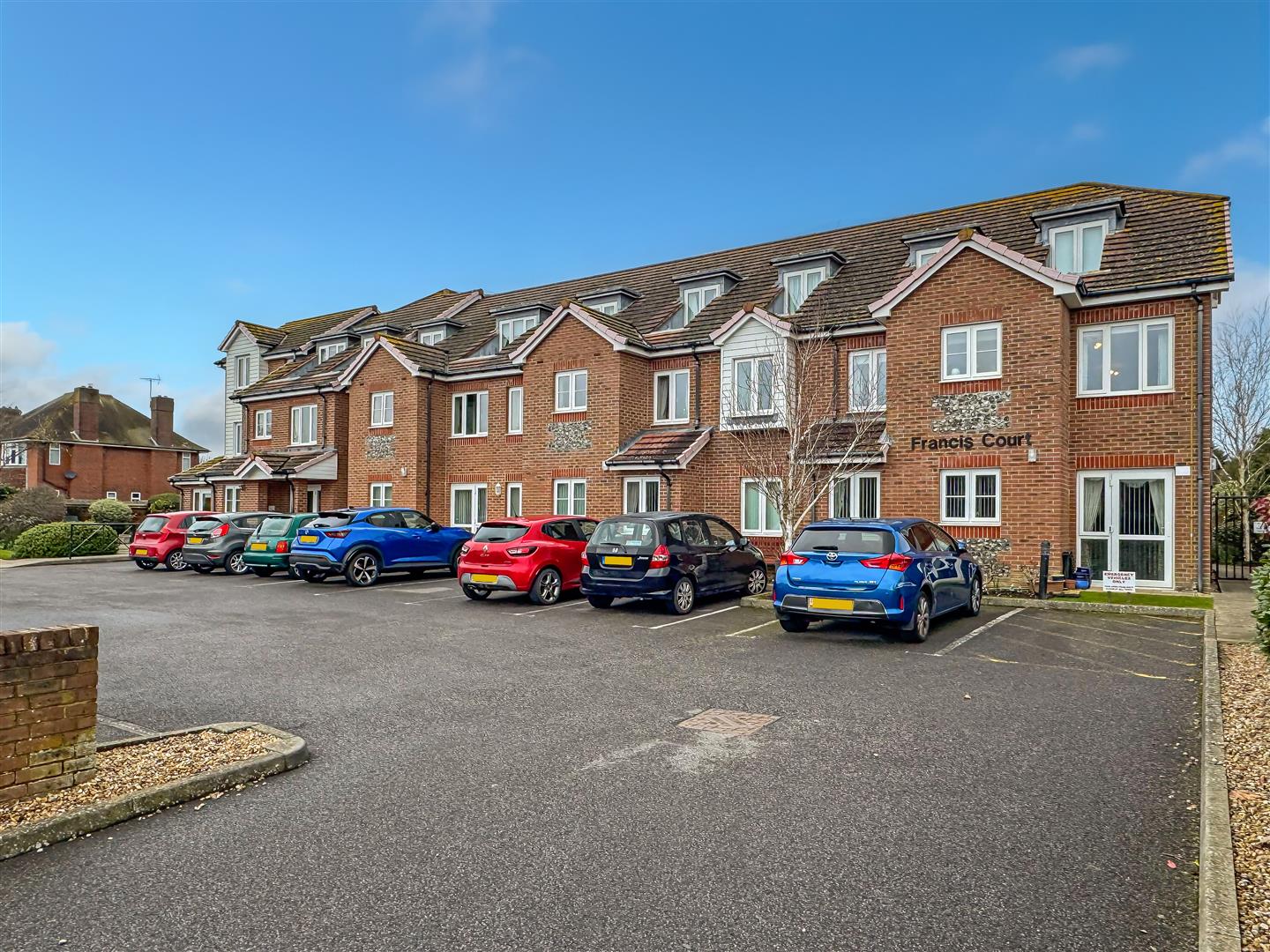 2 bedroom Apartment For Sale