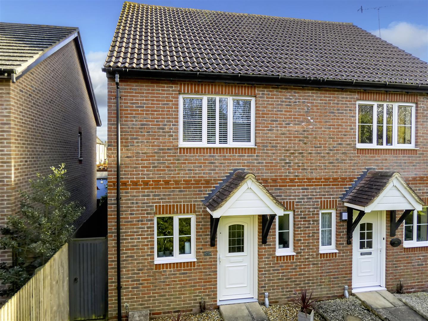 2 bedroom Semi-detached house For Sale