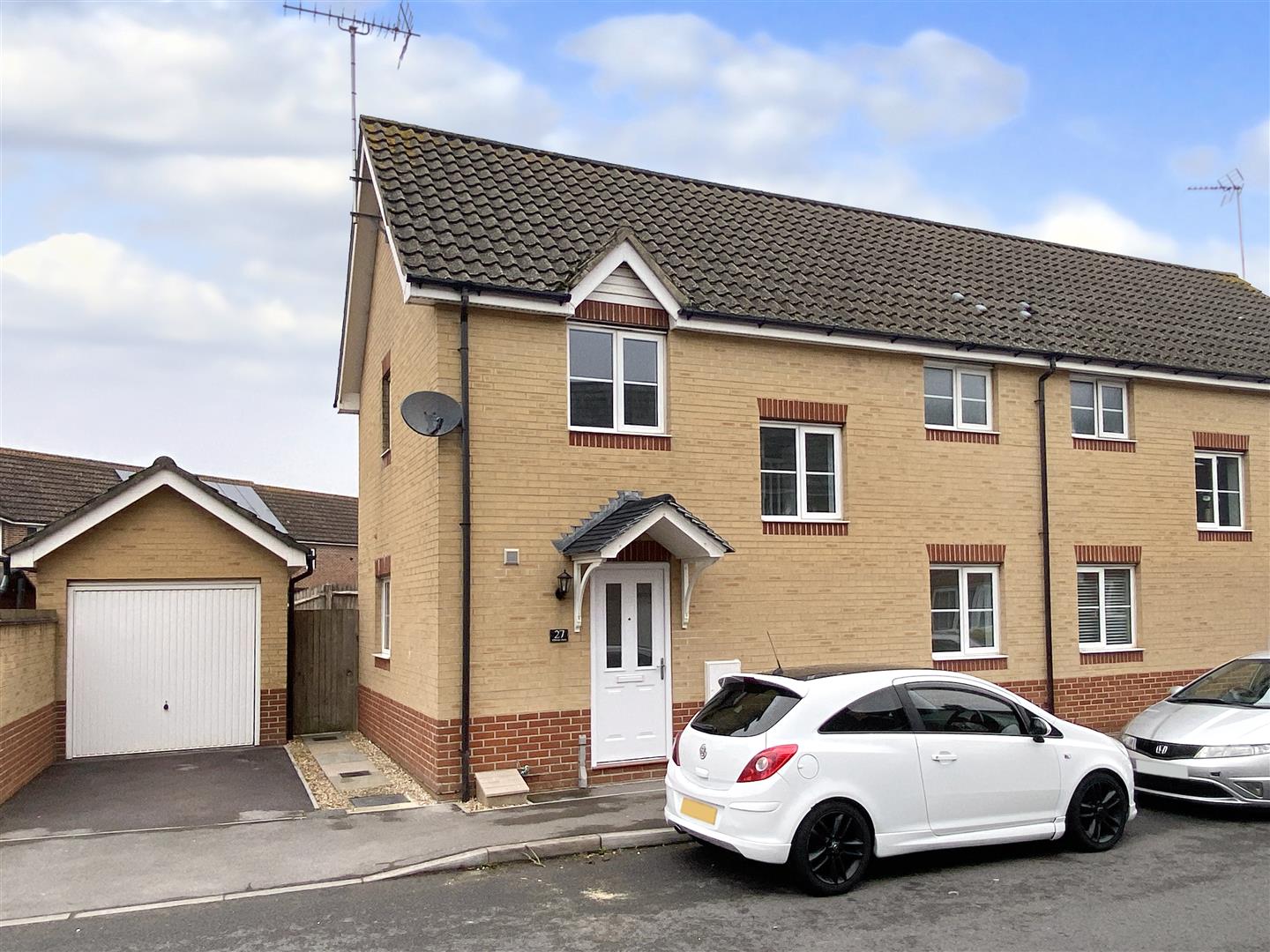 3 bedroom Semi-detached house Sold