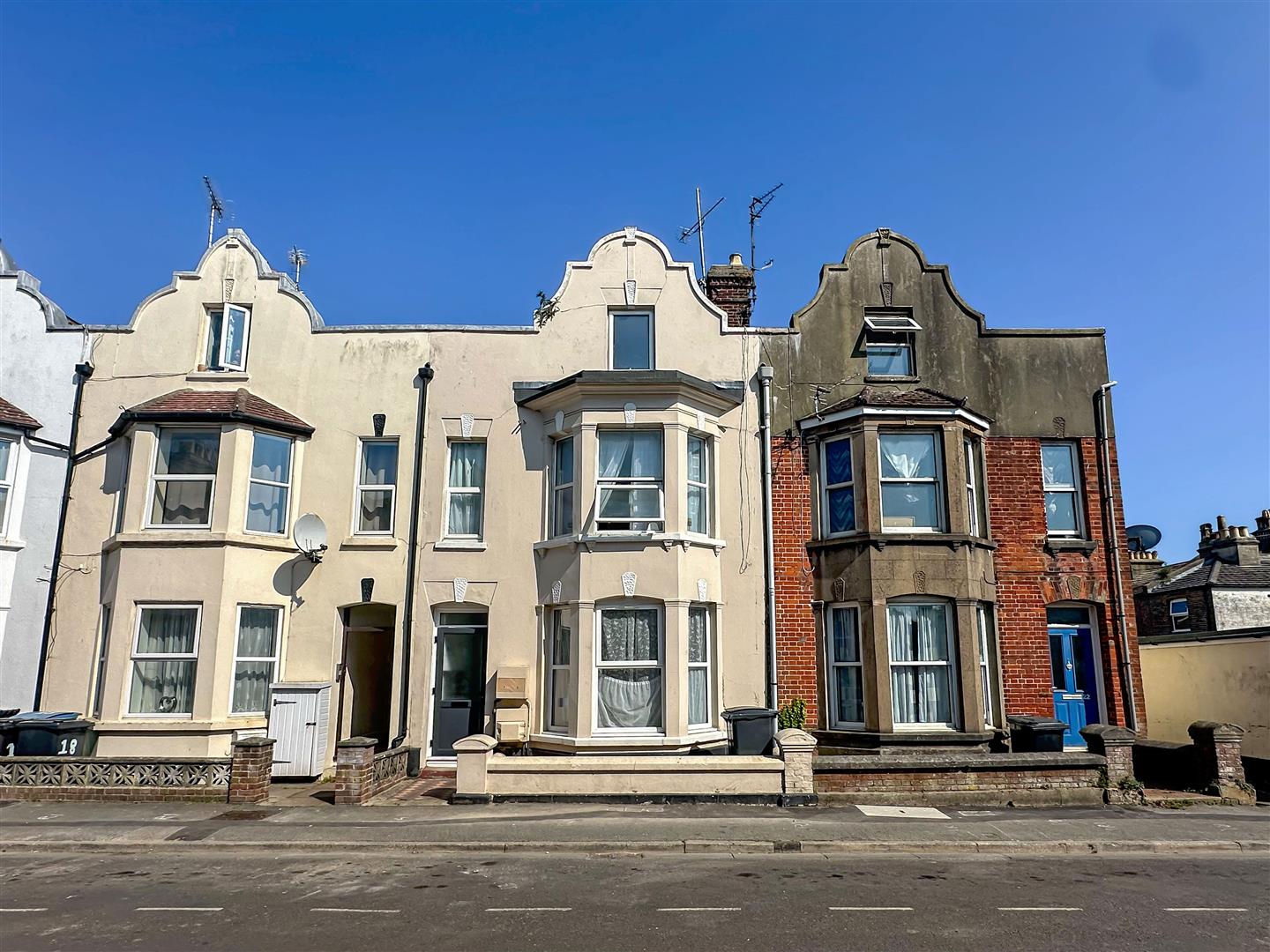 2 bedroom Apartment For Sale