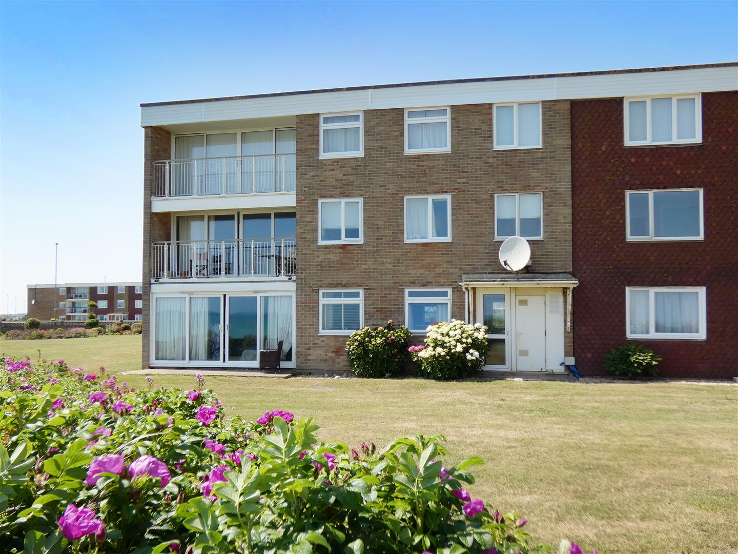 2 bedroom Apartment For Sale