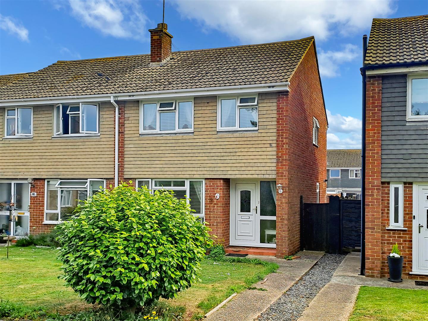 3 bedroom Semi-detached house For Sale