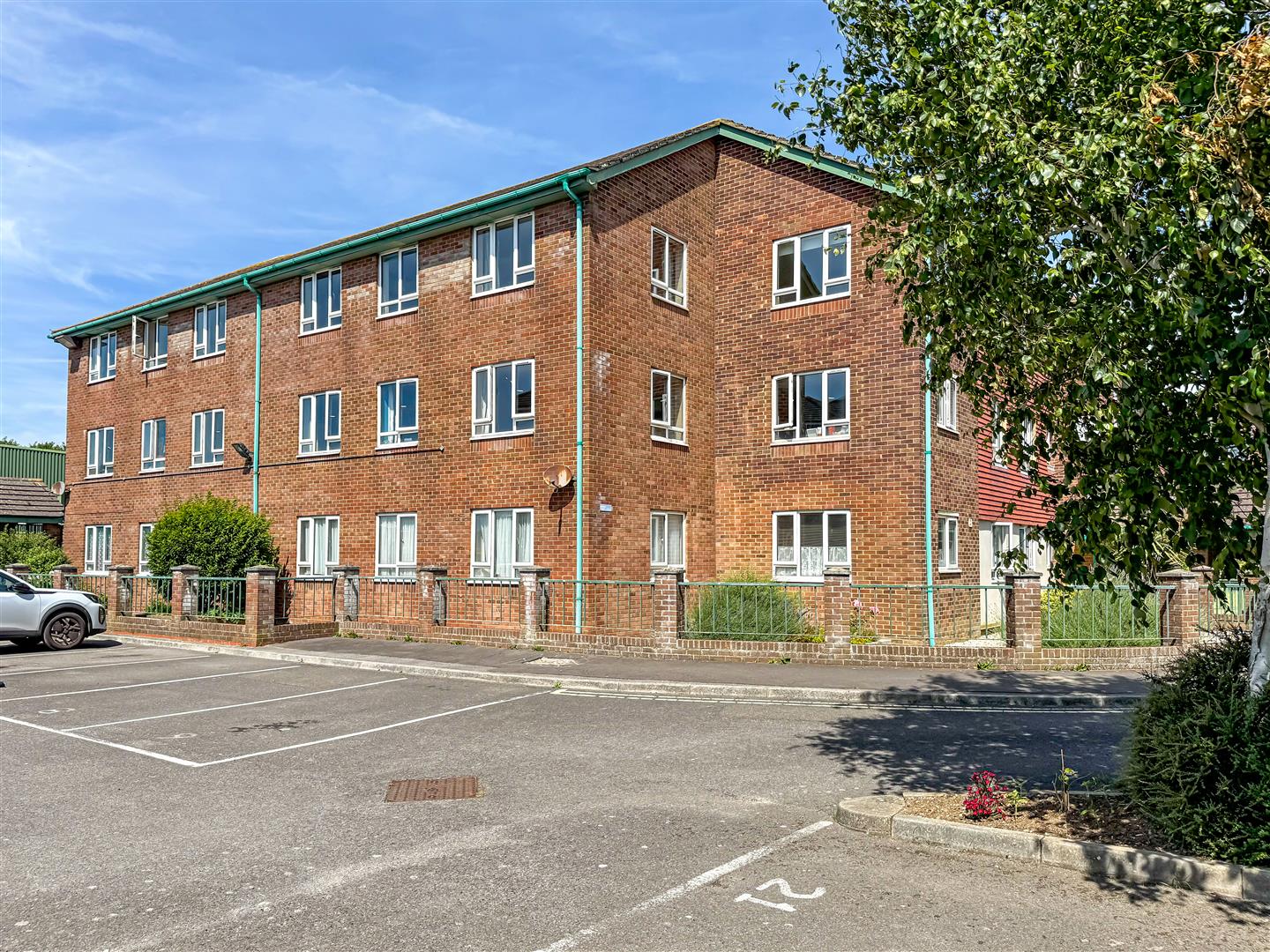2 bedroom Apartment For Sale