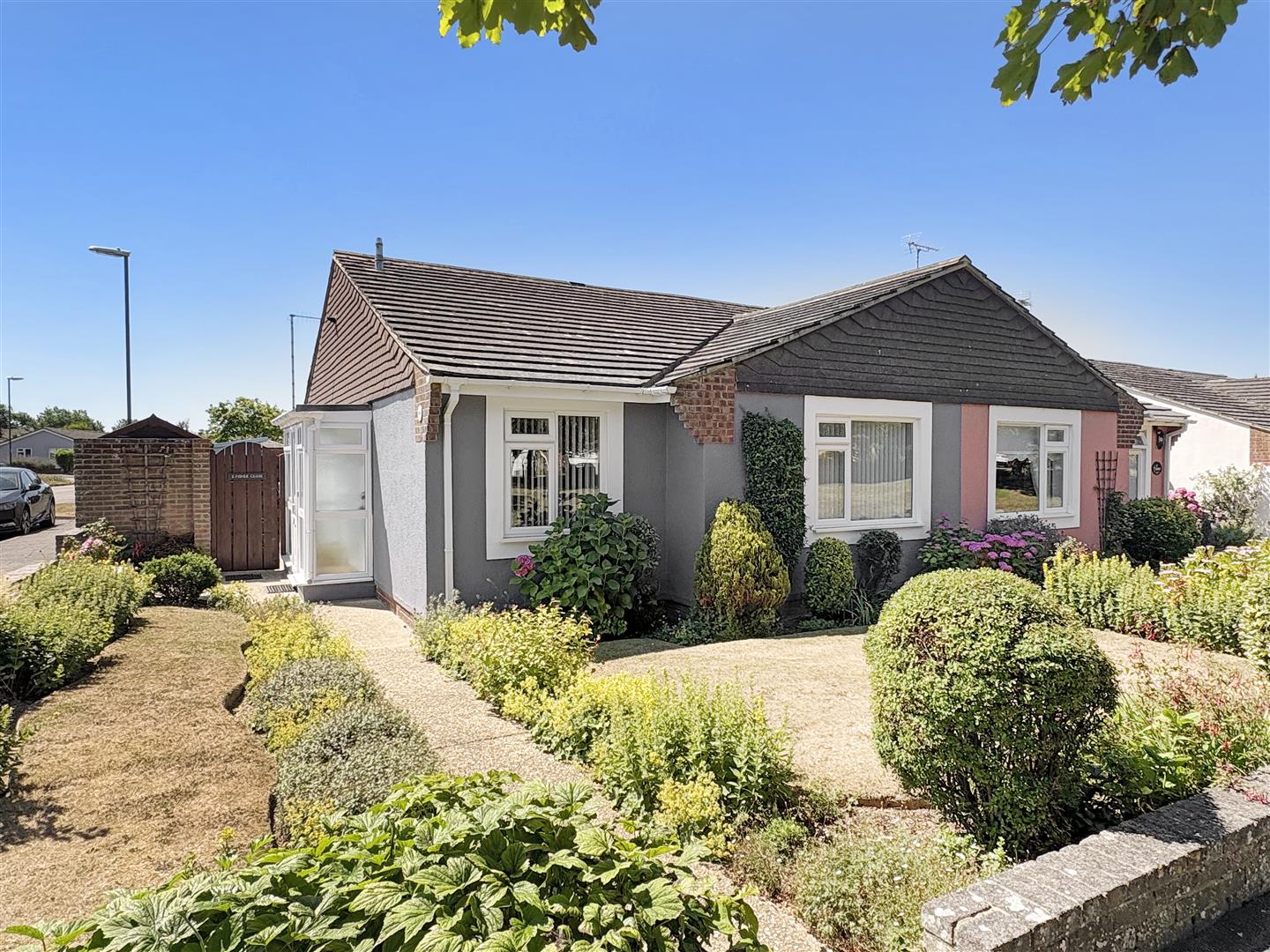 2 bedroom Detached bungalow For Sale