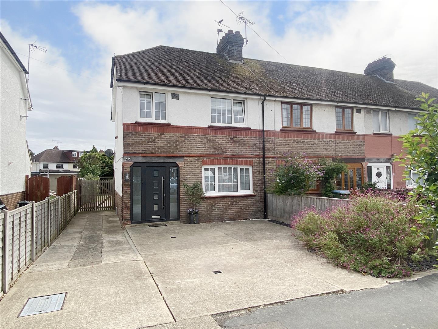 3 bedroom End of terrace house For Sale