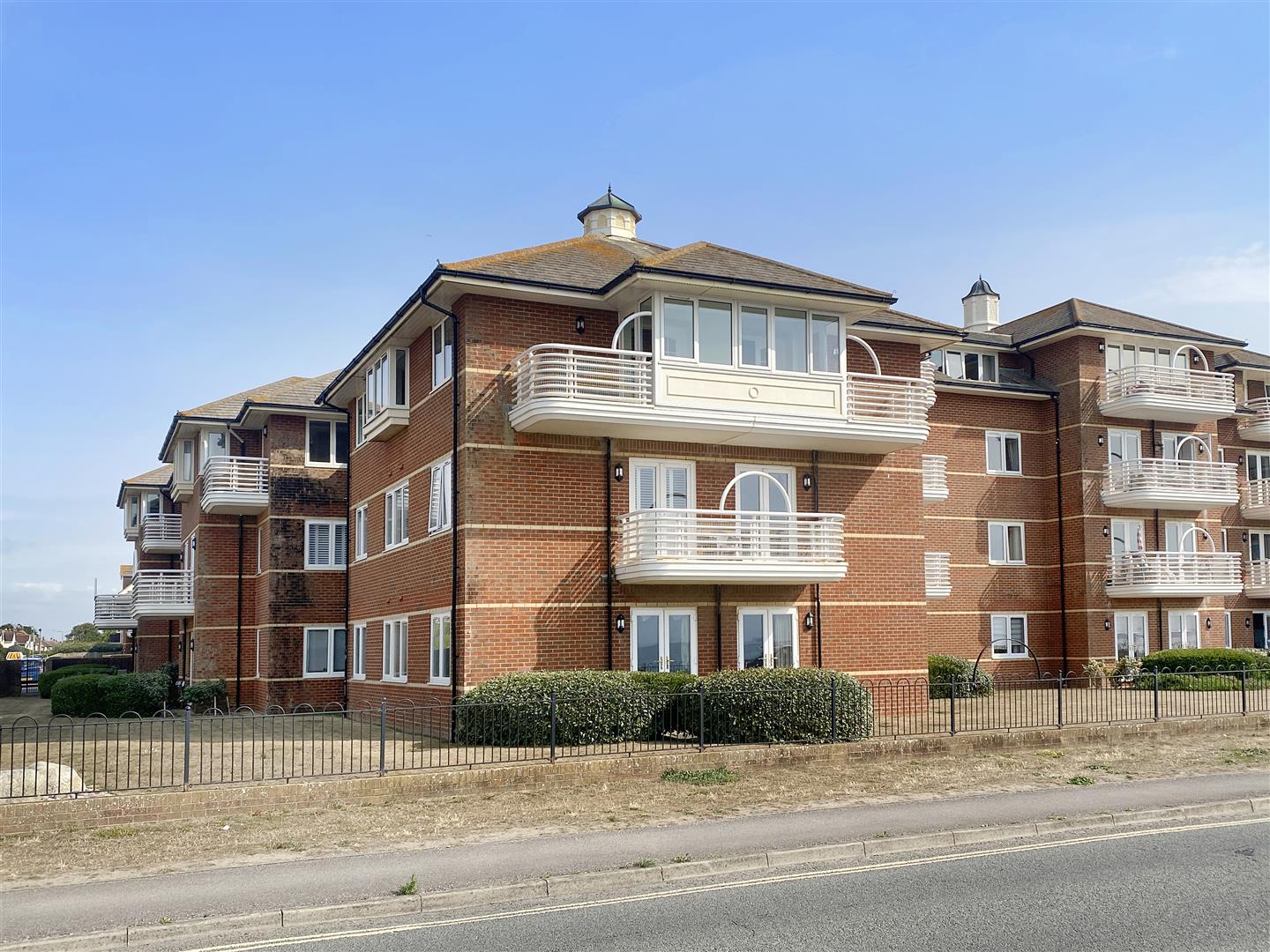 3 bedroom Apartment For Sale