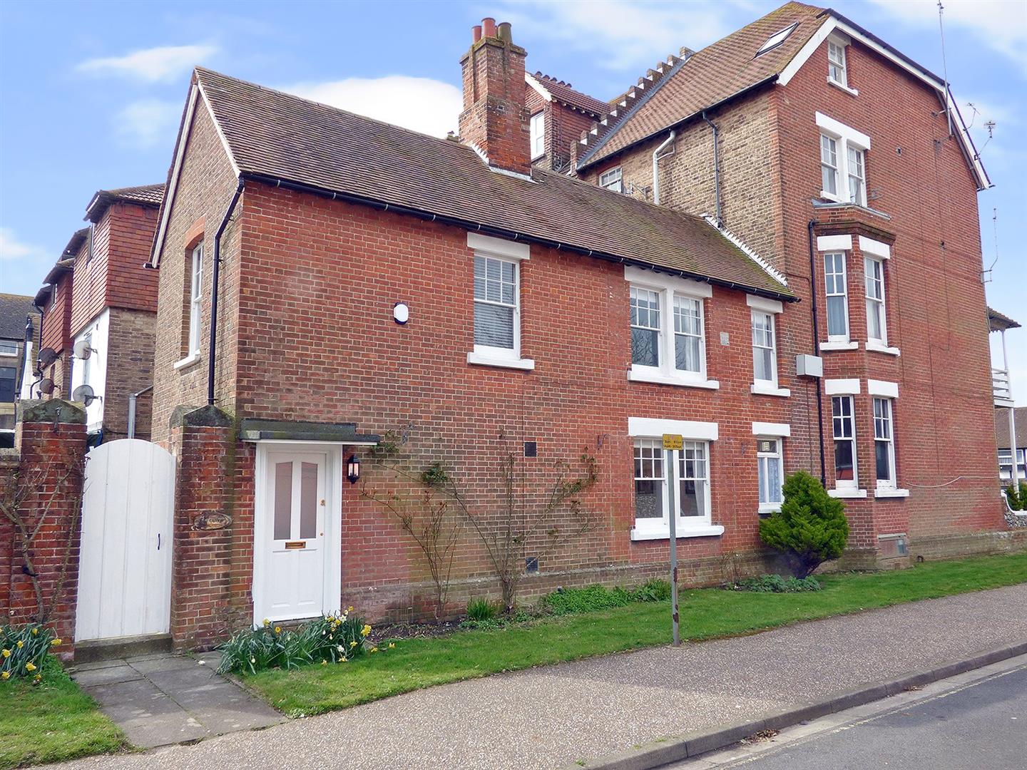 2 bedroom Cottage For Sale