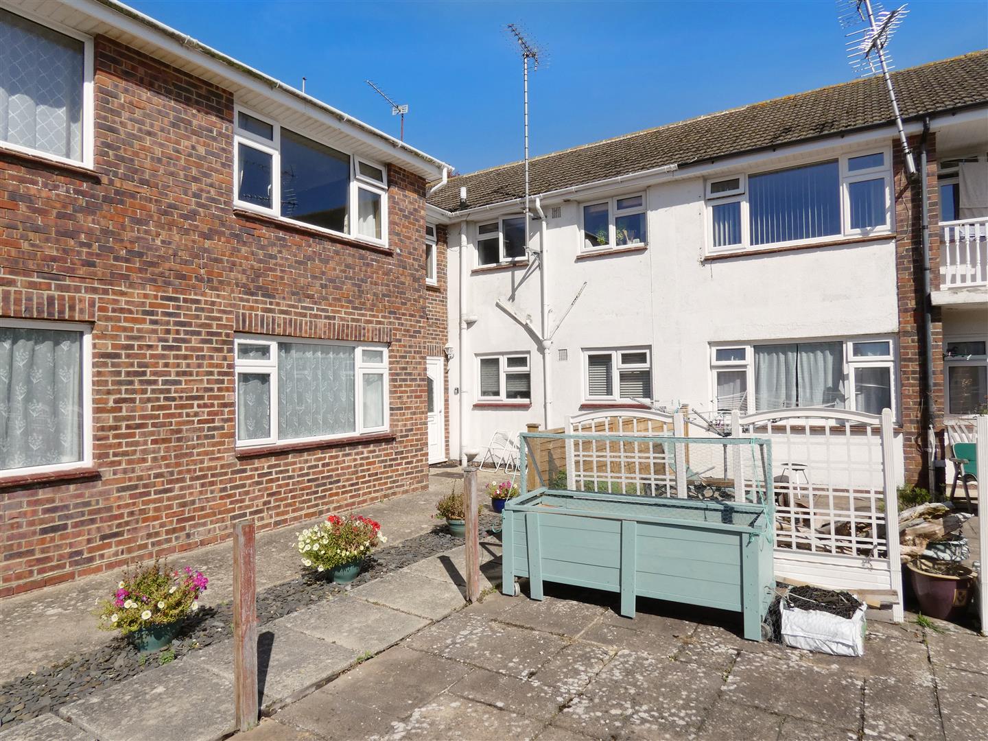 1 bedroom Apartment To Let