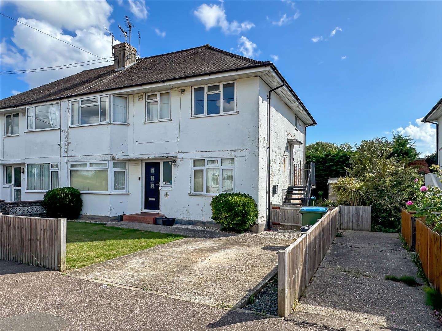 2 bedroom Apartment For Sale