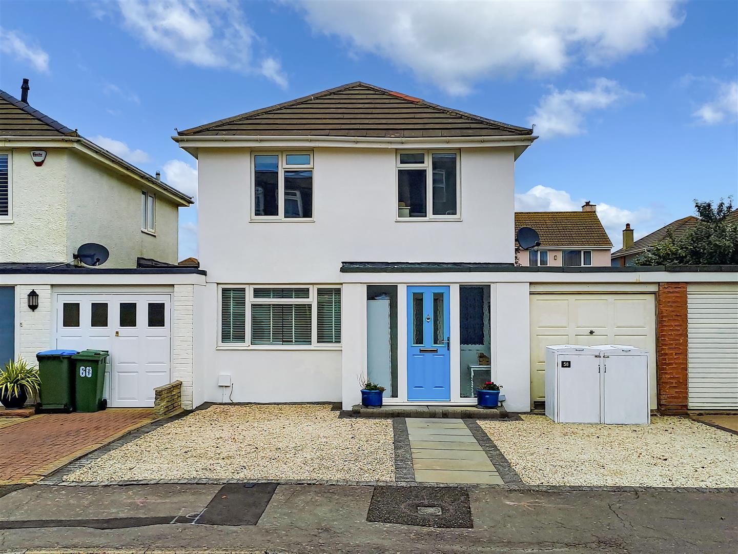 3 bedroom Link detached house For Sale
