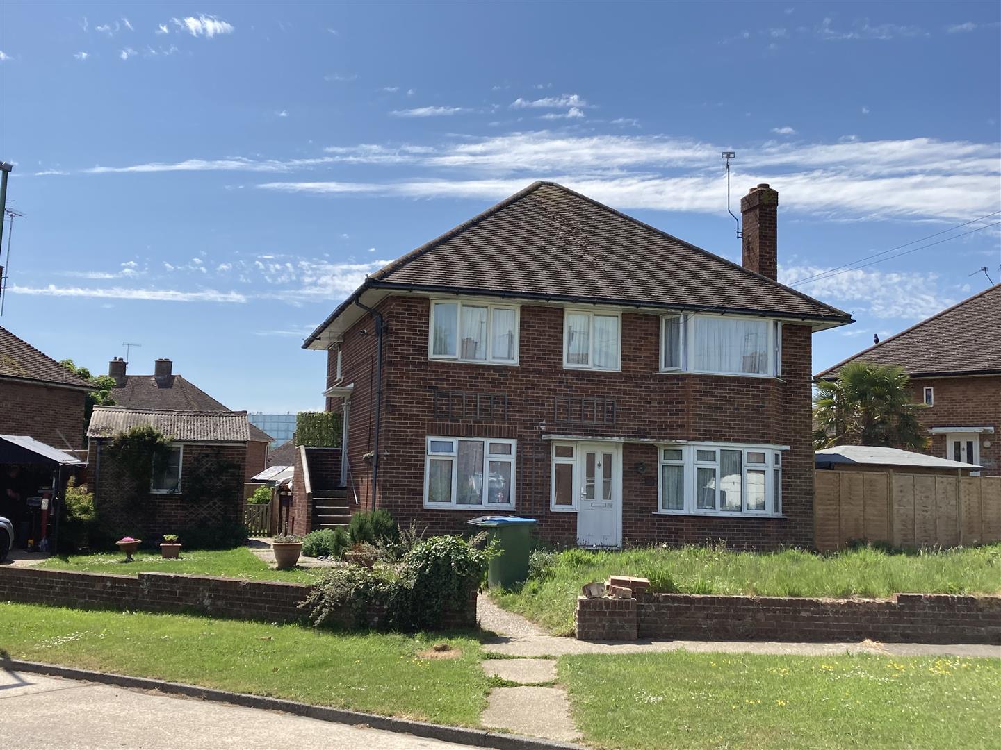 2 bedroom Maisonette For Sale
