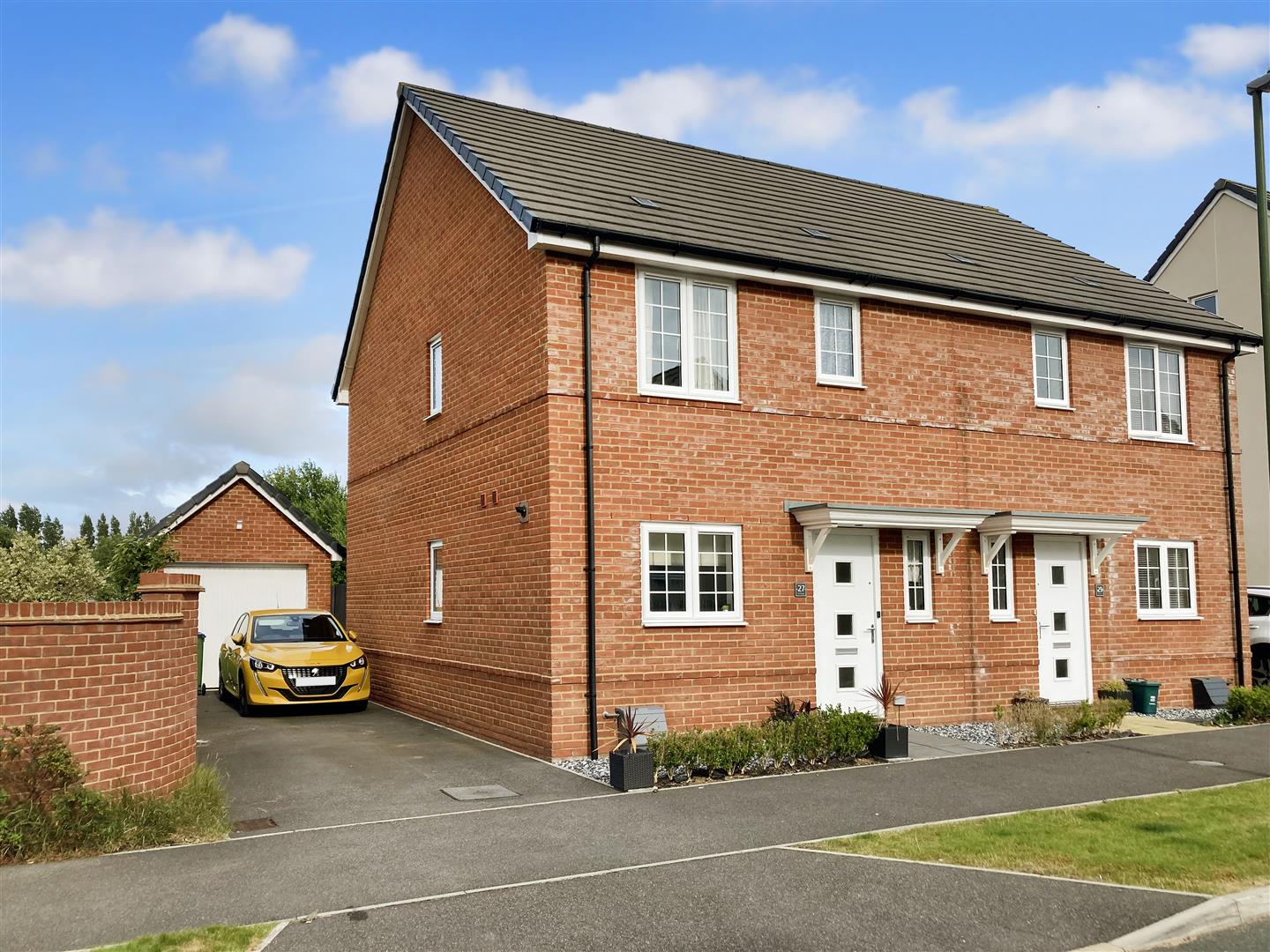 3 bedroom Semi-detached house For Sale