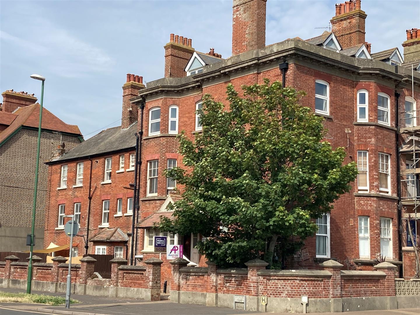 2 bedroom Flat For Sale