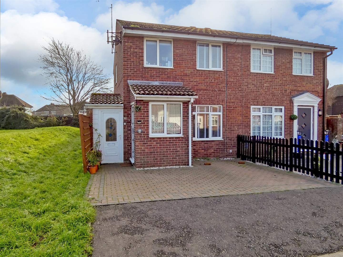 3 bedroom Semi-detached house For Sale