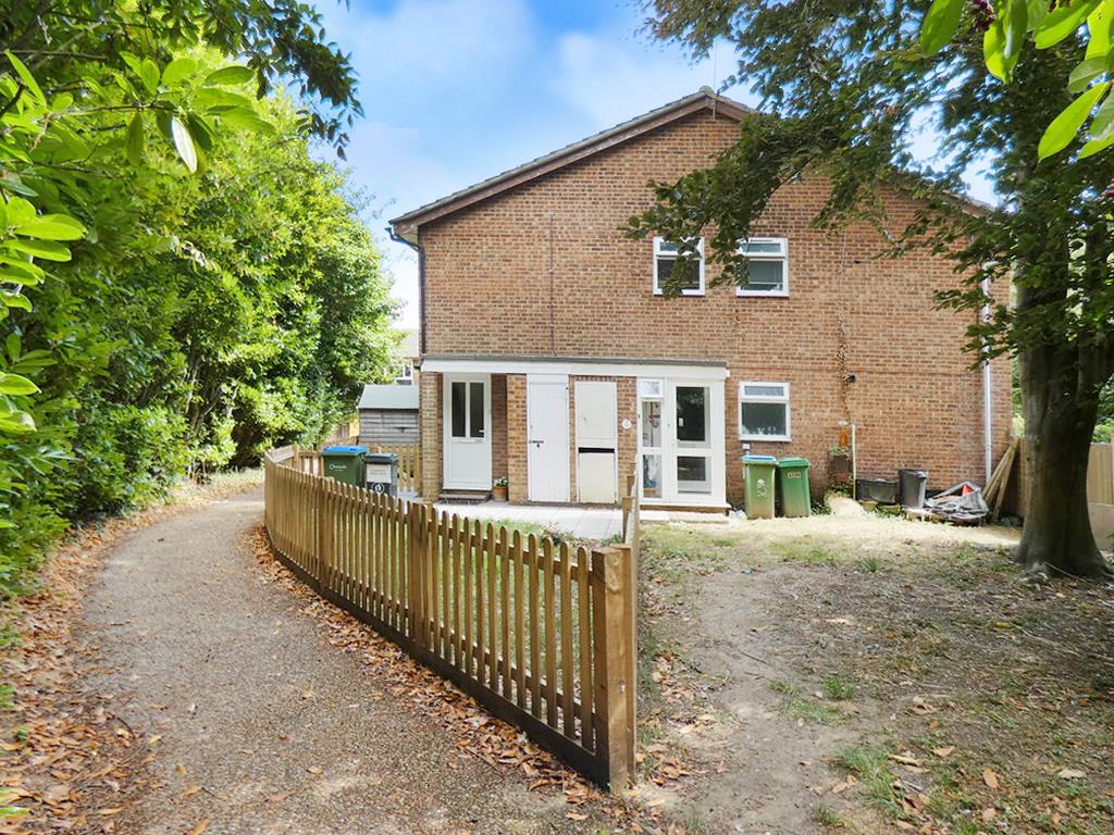 2 bedroom Maisonette For Sale