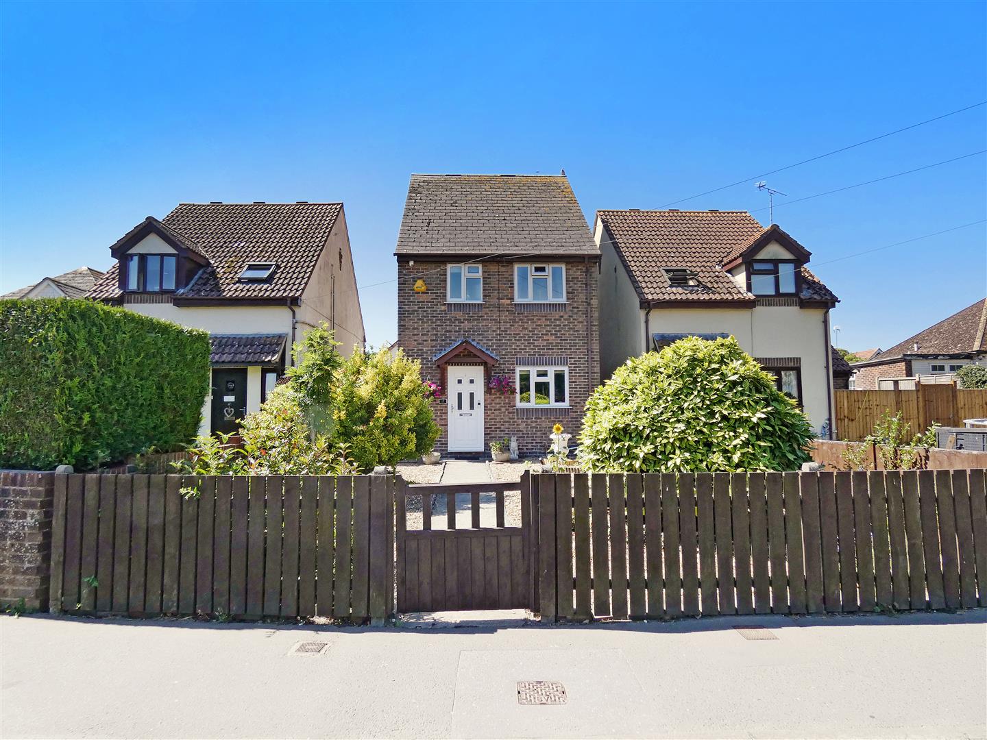 3 bedroom Detached house To Let