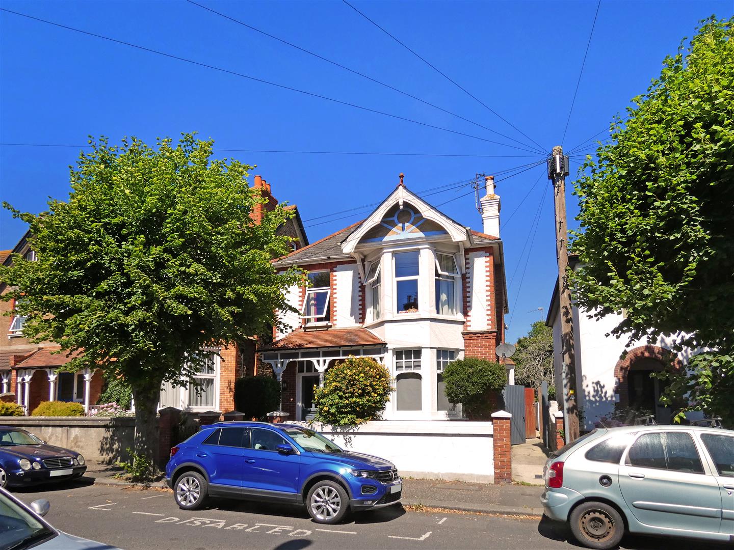 3 bedroom Flat For Sale