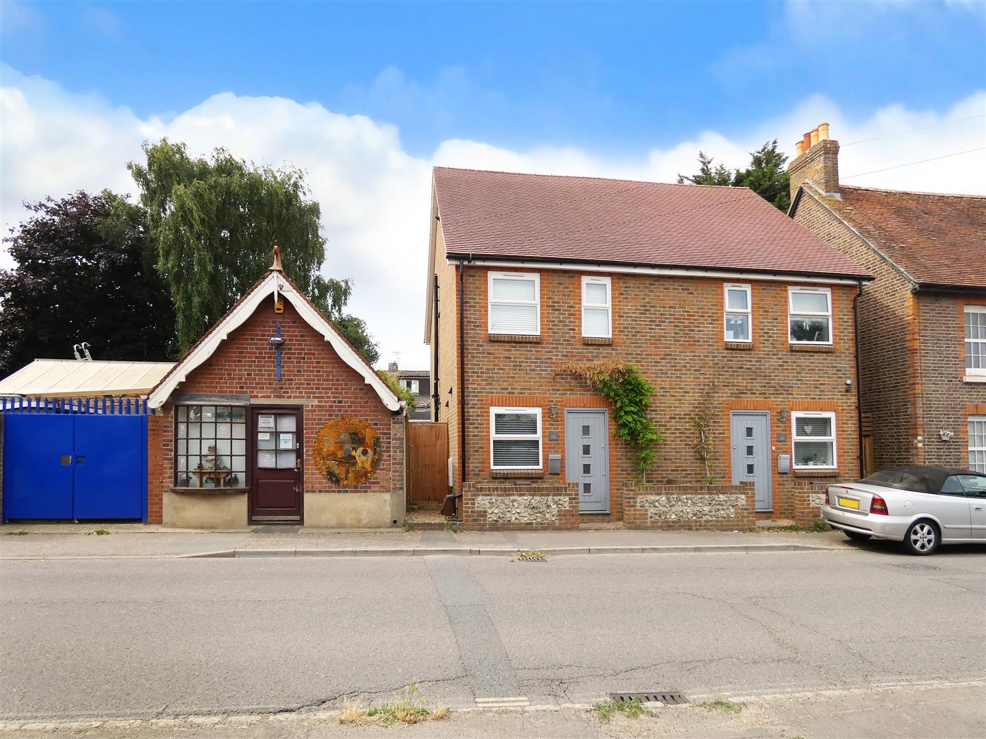 2 bedroom Cottage For Sale