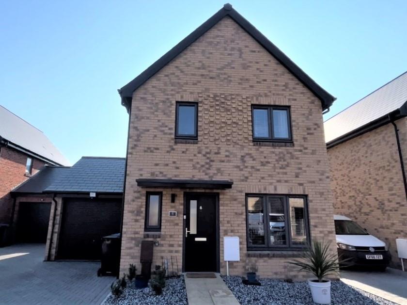 3 bedroom Detached house For Sale
